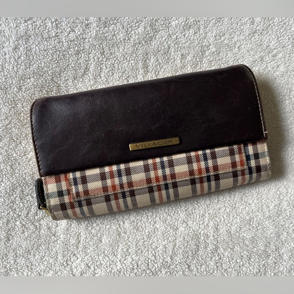 villager Handbags - Villager Trifold Wallet, brown leather w brown red tan plaid. Cream interior
